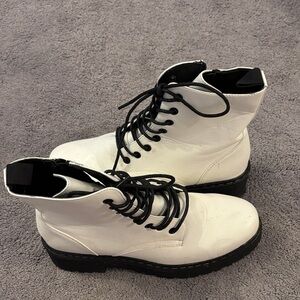 Stylish White Lace-Up Women's Boots